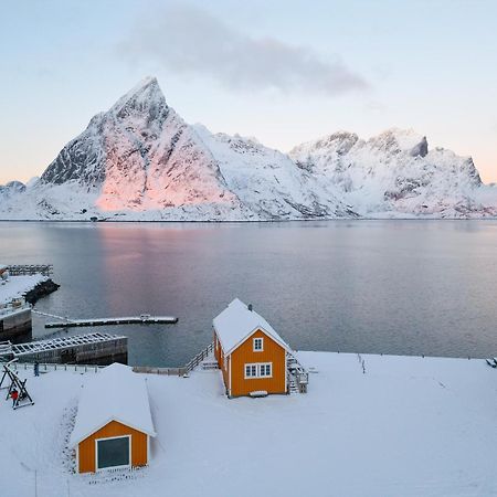 The Famous Yellow House Reine Bagian luar foto