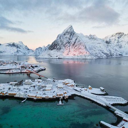 The Famous Yellow House Reine Bagian luar foto