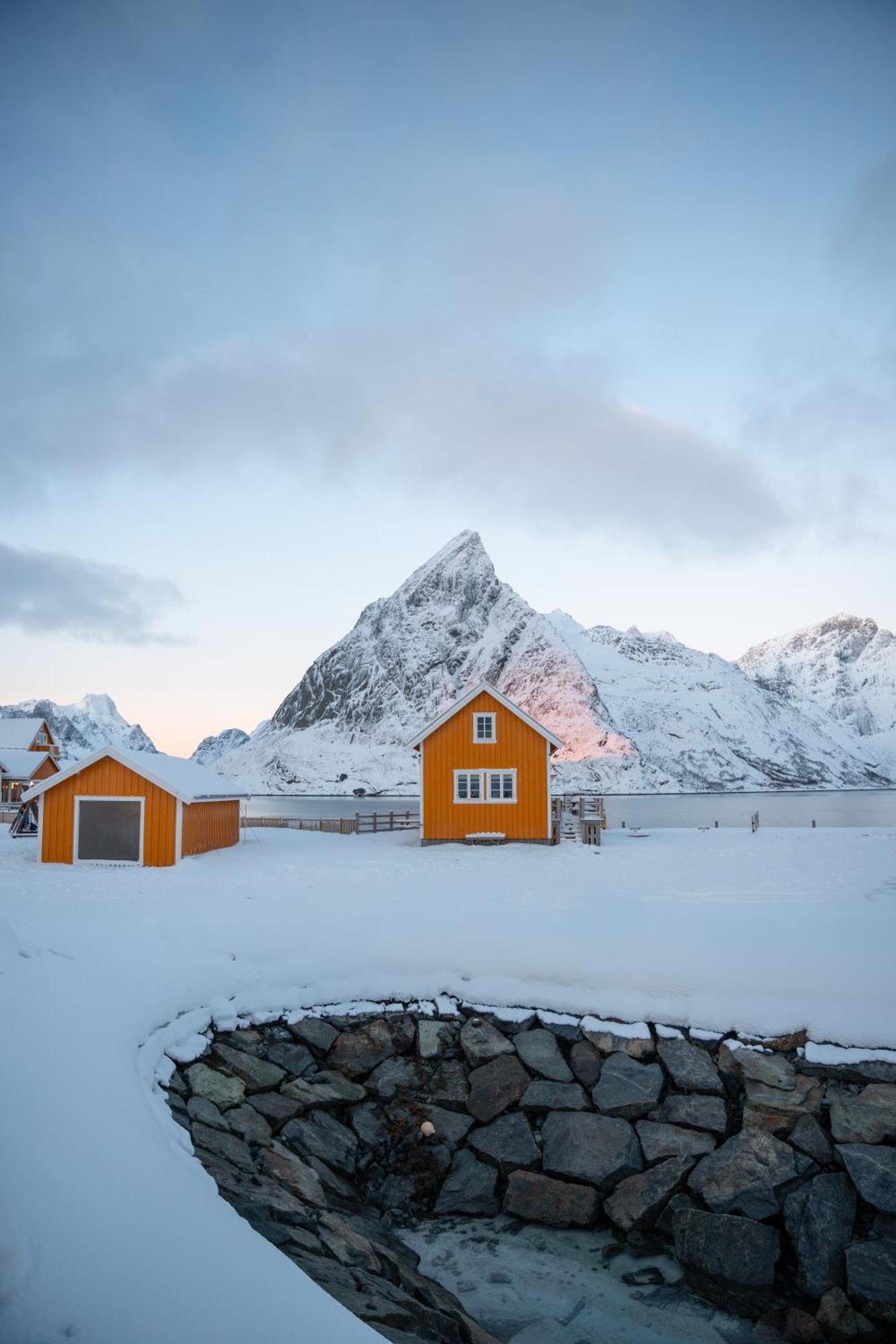 The Famous Yellow House Reine Bagian luar foto