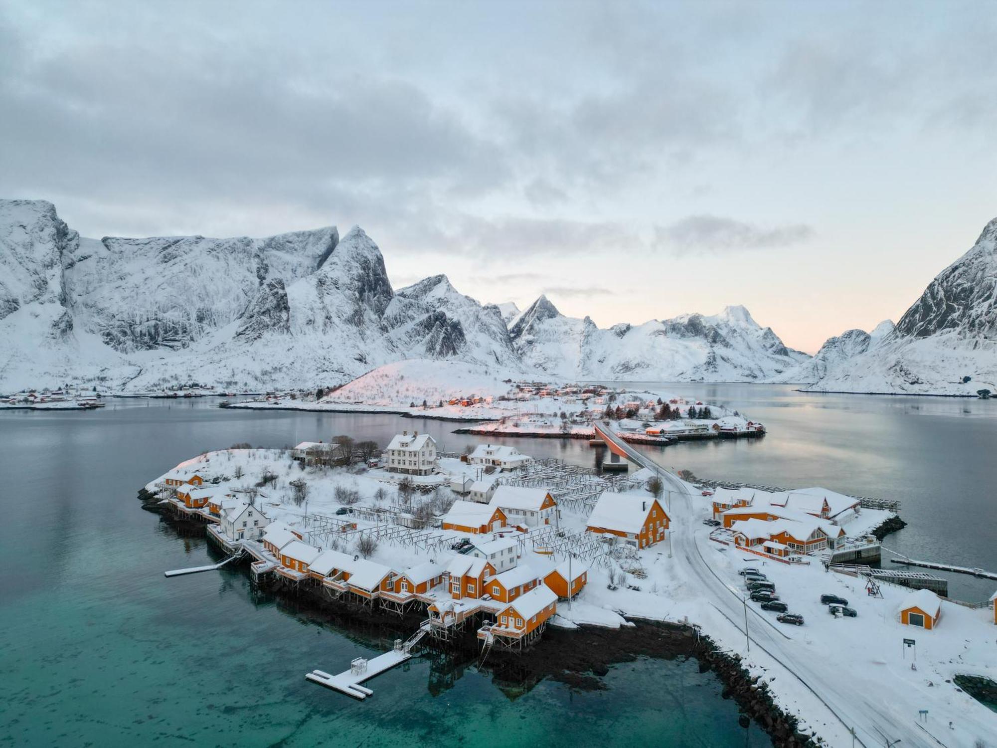 The Famous Yellow House Reine Bagian luar foto