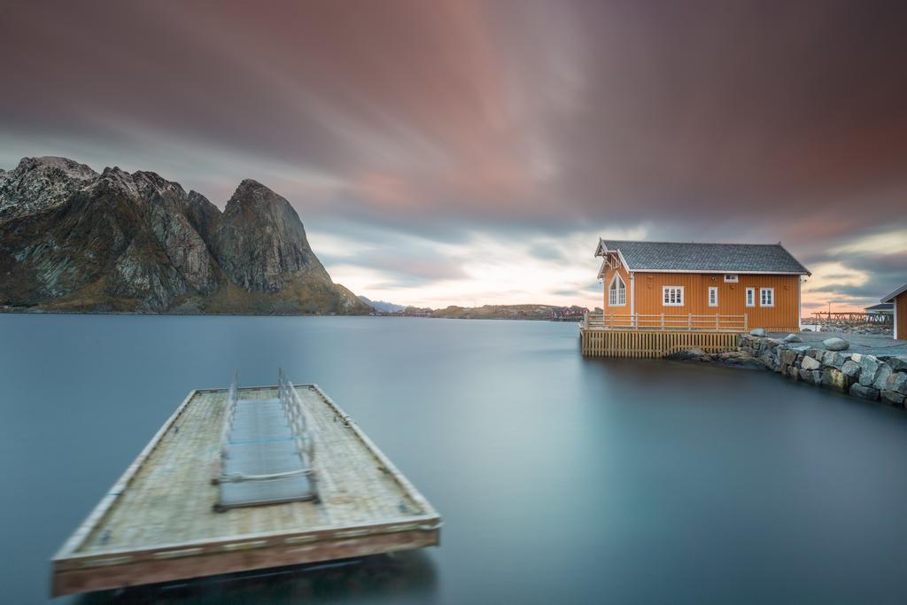 The Famous Yellow House Reine Bagian luar foto