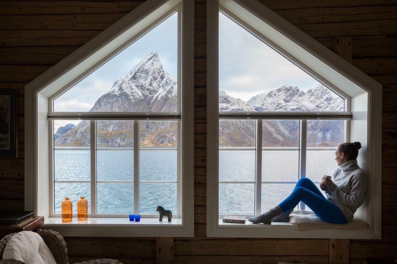 The Famous Yellow House Reine Bagian luar foto