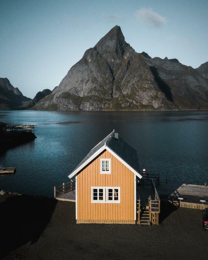 The Famous Yellow House Reine Bagian luar foto